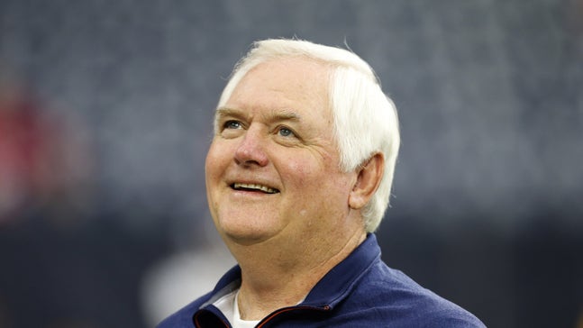 Wade Phillips trolls Packers with hilarious chicken parm tweet